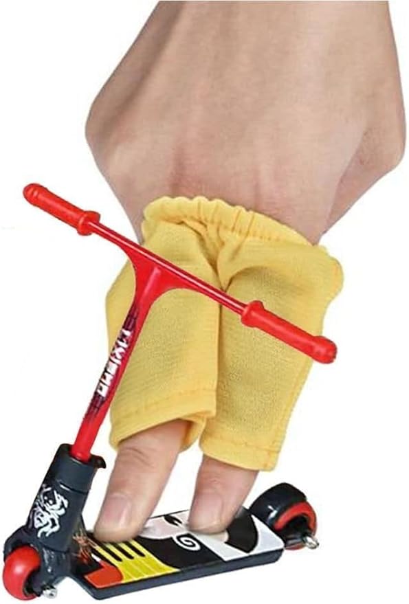 1PC Mini Finger Scooter Two Wheel Scooter Children's Finger Training Toys Mini Finger Skateboards Finger Toys Tech Deck Skatepark,Novelty Toys and Amusements (red Random)