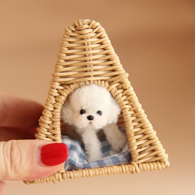1:12 Scale Mini Rattan Dog Bed for Dollhouse Handmade Wicker Pet Bed, Cute Miniature Dog House Accessories for Doll House Decoration,Dollhouse Furniture Collection (Light) (Triangular Light)