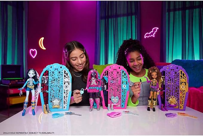 Monster High Skulltimate Secrets Doll and Accessories Set, Hauntlywood Mysteries Frankie Stein with Reveal Closet & 19+ Glam Surprises Like Doll Clothes