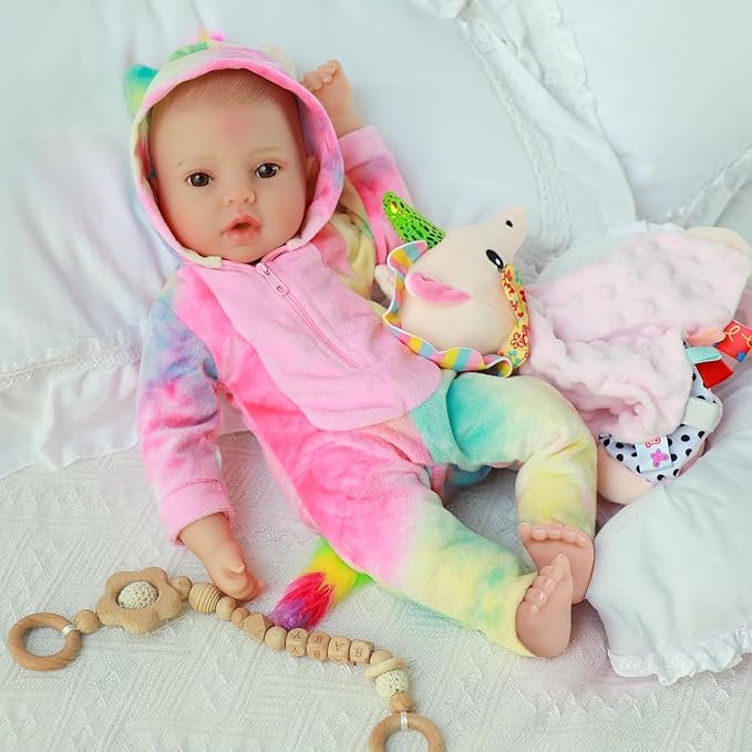 GOAROY Lifelike Baby Dolls Girl, 18 inch Large Realistic Sweet Soft Body Baby Doll Real Life Baby Dolls Girl, with Accessories Gift for Kids Age 3 4 5 6 7 8+