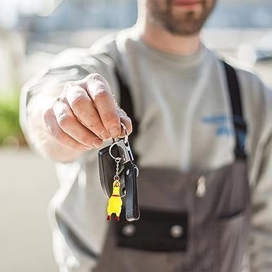 1Pc Rubber Shrilling Mini Squeeze Screaming Chicken Keychain,Gags and Practical Joke Pendant Keychain Prank Car Key Chain Novelty for Bags Keys Phones Keyrings,Keychains for Men,Yellow