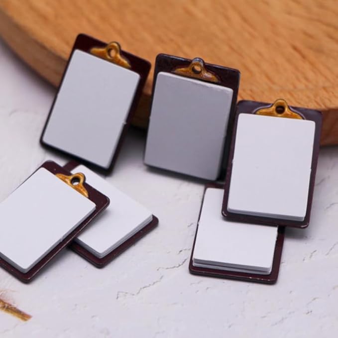 Kisangel 4pcs Dollhouse Clipboard Models, Mini School Things Doll House Accessory Miniature Writing Board for Tiny House Simulated Model Prop Supply