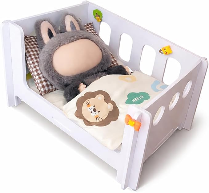 Miniature Bed for 17cm Dolls, Sturdy Plastic Fence Dollhouse Furniture, Washable Foldable Tiny Bed for Desktop Display and Bedroom Scene (White)（The Blankets are Chosen Randomly.）