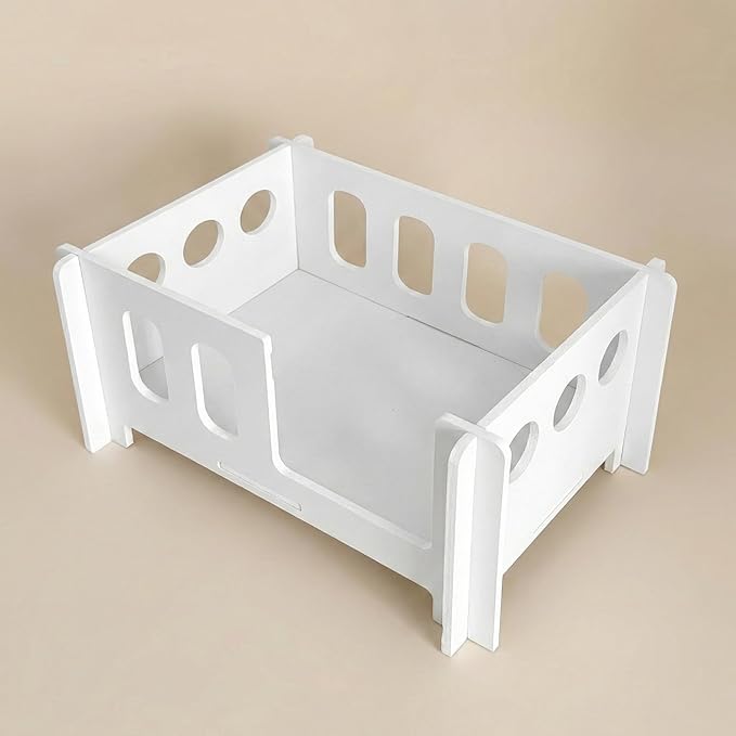 Miniature Bed for 17cm Dolls, Sturdy Plastic Fence Dollhouse Furniture, Washable Foldable Tiny Bed for Desktop Display and Bedroom Scene (White)（The Blankets are Chosen Randomly.）