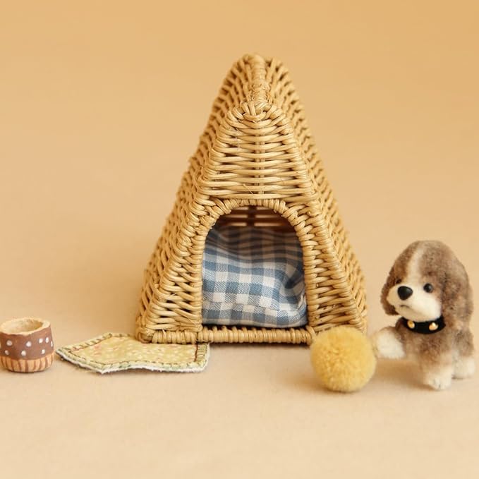 1:12 Scale Mini Rattan Dog Bed for Dollhouse Handmade Wicker Pet Bed, Cute Miniature Dog House Accessories for Doll House Decoration,Dollhouse Furniture Collection (Light) (Triangular Light)