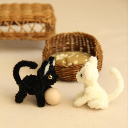 1:12 Scale Mini Rattan Dog Bed for Dollhouse Handmade Wicker Pet Bed, Cute Miniature Dog House Accessories for Doll House Decoration,Dollhouse Furniture Collection (Light) (Basket Dark)