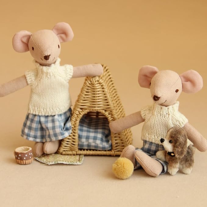 1:12 Scale Mini Rattan Dog Bed for Dollhouse Handmade Wicker Pet Bed, Cute Miniature Dog House Accessories for Doll House Decoration,Dollhouse Furniture Collection (Light) (Triangular Light)