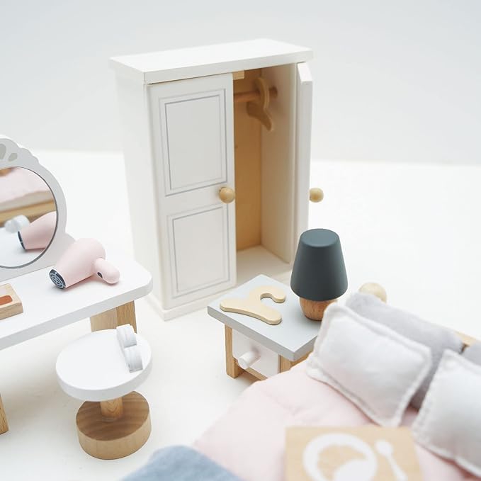 Le Toy Van - Wooden Daisylane Master Bedroom Dolls House | Accessories Play Set For Dolls Houses | Girls and Boys Dolls House Furniture Sets - Suitable For Ages 3+, ME057