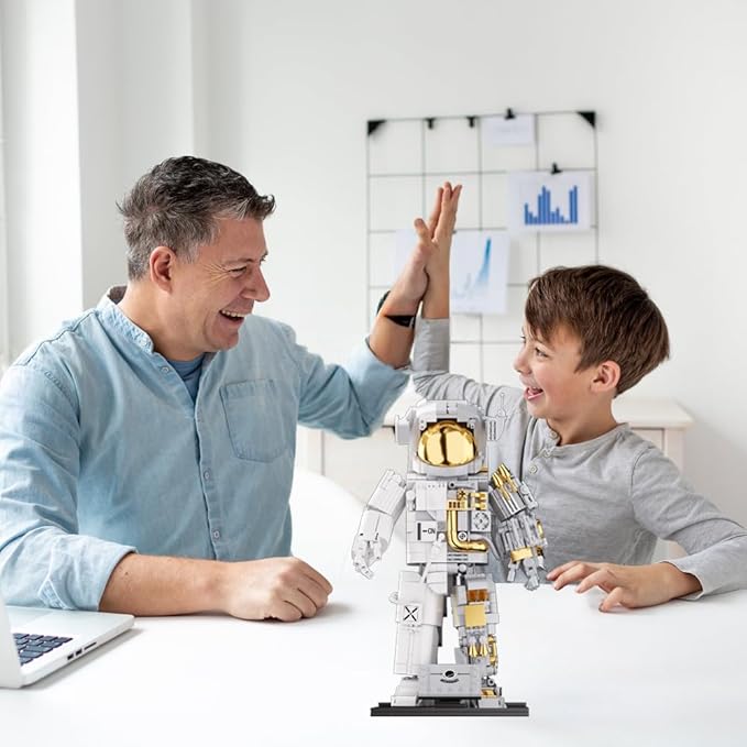 Space Astronaut Building Block Toy, Ideal Gift for 6-14 Year Old Children, 880 Pieces Mini Bricks for Adult, Space Astronaut Building Block Sets