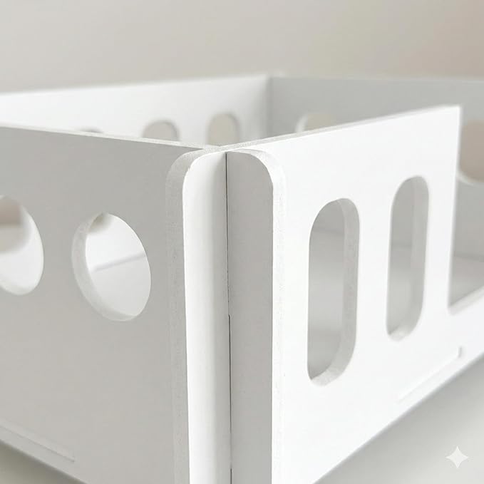 Miniature Bed for 17cm Dolls, Sturdy Plastic Fence Dollhouse Furniture, Washable Foldable Tiny Bed for Desktop Display and Bedroom Scene (White)（The Blankets are Chosen Randomly.）