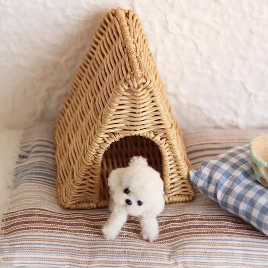 1:12 Scale Mini Rattan Dog Bed for Dollhouse Handmade Wicker Pet Bed, Cute Miniature Dog House Accessories for Doll House Decoration,Dollhouse Furniture Collection (Light) (Triangular Light)