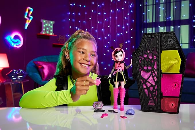 Monster High Skulltimate Secrets Neon Frights Doll & Accessories, Draculaura with Dress-Up Locker & 19+ Surprises