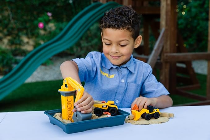 CAT Dig N’ Build Dirt Playset – 12 oz Moldable Dirt Compound, Working Crane, 2 Little Machines Vehicles, Construction Molds & Easy-Cleanup Tray, Sensory STEM Toy for Kids Ages 3 +