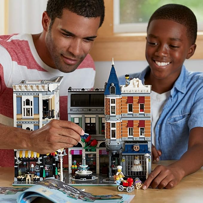 LEGO Creator Expert Assembly Square 10255 Building Kit (4002 Pieces)