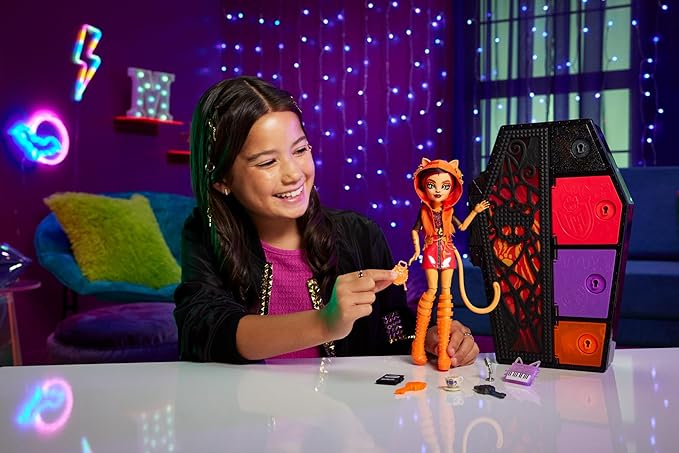 Monster High Skulltimate Secrets Neon Frights Doll & Accessories, Toralei Stripe with Dress-Up Locker & 19+ Surprises