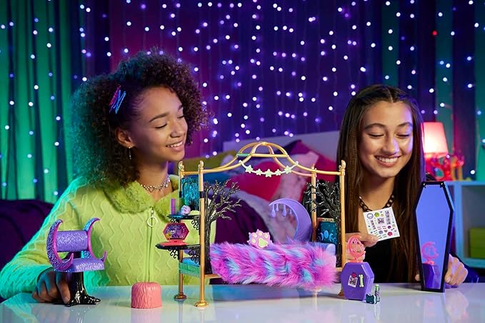 Monster High Playset, Clawdeen Wolf Bedroom with Doll House Furniture & Toy Accessories Like Spooky Decor & Snacks, Sticker Sheet