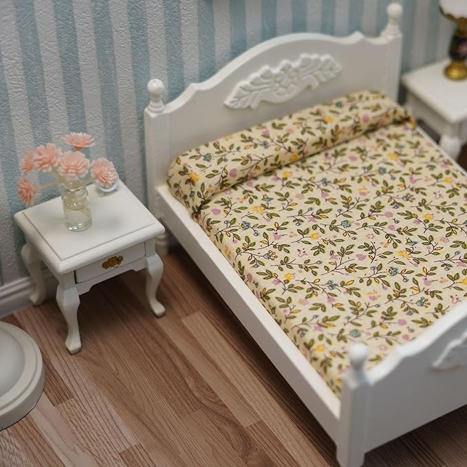 Miniature Furniture Dollhouse Wooden Fabric Bed with Mattress & Pillow 1 12 Scale Furniture Dollhouse Decoration Accessories (White)