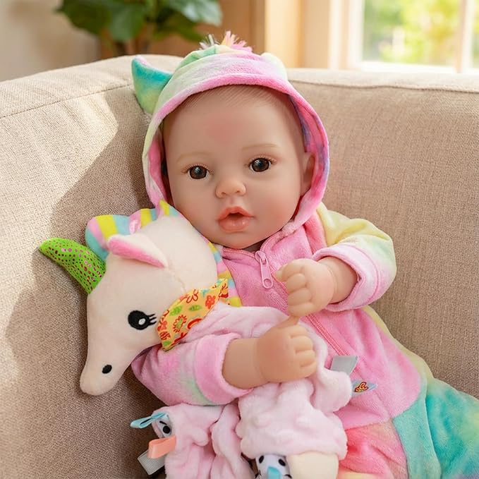 GOAROY Lifelike Baby Dolls Girl, 18 inch Large Realistic Sweet Soft Body Baby Doll Real Life Baby Dolls Girl, with Accessories Gift for Kids Age 3 4 5 6 7 8+