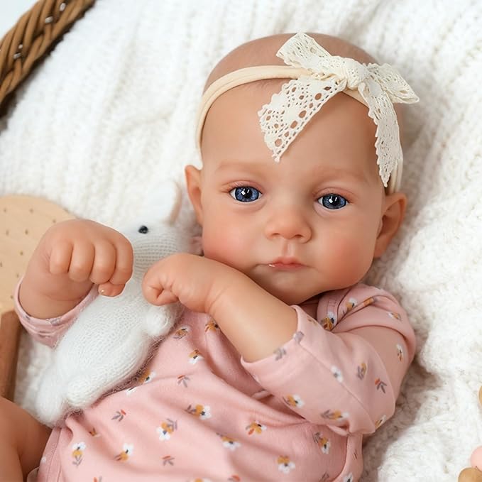 SCOM Realistic Reborn Baby Dolls - 18 Inch Lifelike Newborn Baby Dolls Adorable Girl, Real Life Baby Doll with Accessories, Hand-Drawn Hair Soft Baby Doll Reborn, for 3+ Kids, Birthday Gift