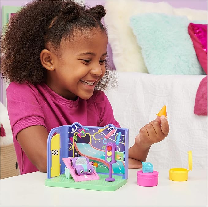 Gabby's Dollhouse, Carlita Purr-ific Play Room with Carlita Toy Car, Accessories, Furniture and Dollhouse Deliveries, Kids Toys for Ages 3 and up