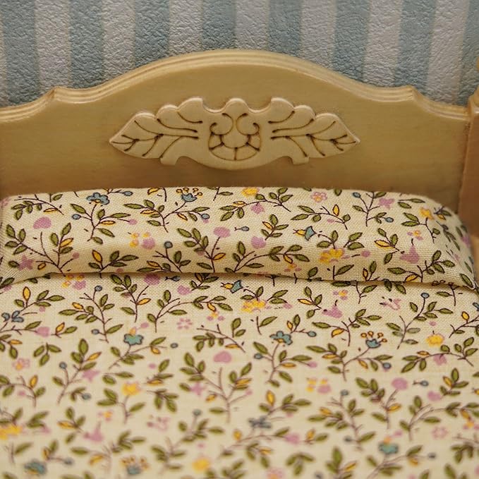 Miniature Furniture Dollhouse Wooden Fabric Bed with Mattress & Pillow 1 12 Scale Furniture Dollhouse Decoration Accessories (Wood)