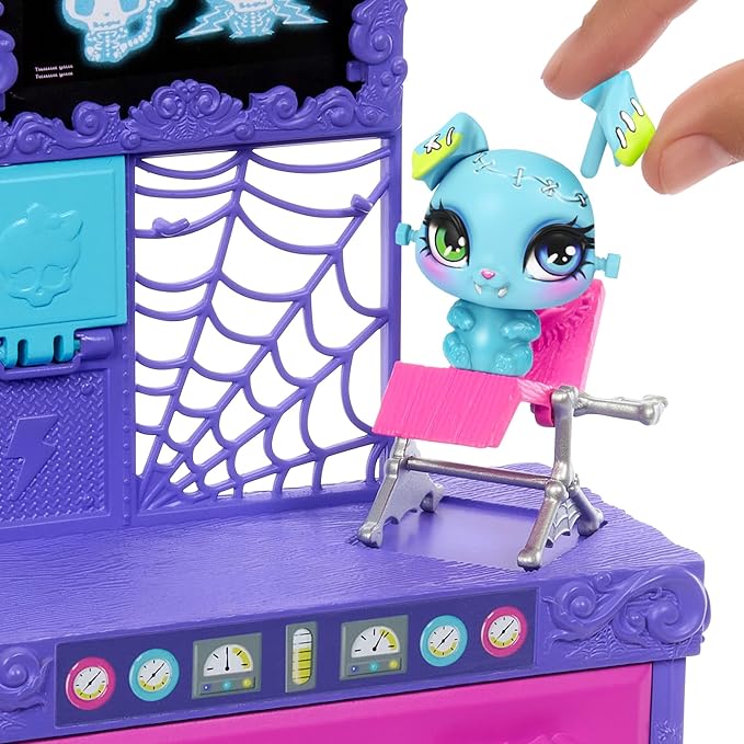 Monster High Make-A-Monster Pet Playset, Frankie Stein Doll and 30+ Accessories for Countless Pet Combos, Mad Science Lab Furniture