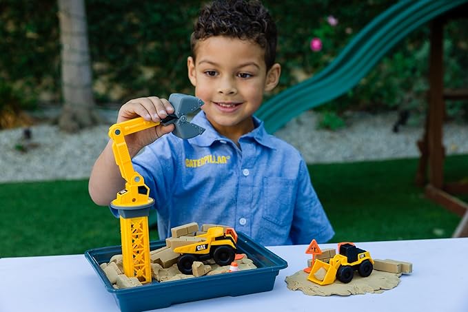 CAT Dig N’ Build Dirt Playset – 12 oz Moldable Dirt Compound, Working Crane, 2 Little Machines Vehicles, Construction Molds & Easy-Cleanup Tray, Sensory STEM Toy for Kids Ages 3 +