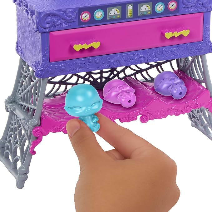 Monster High Make-A-Monster Pet Playset, Frankie Stein Doll and 30+ Accessories for Countless Pet Combos, Mad Science Lab Furniture