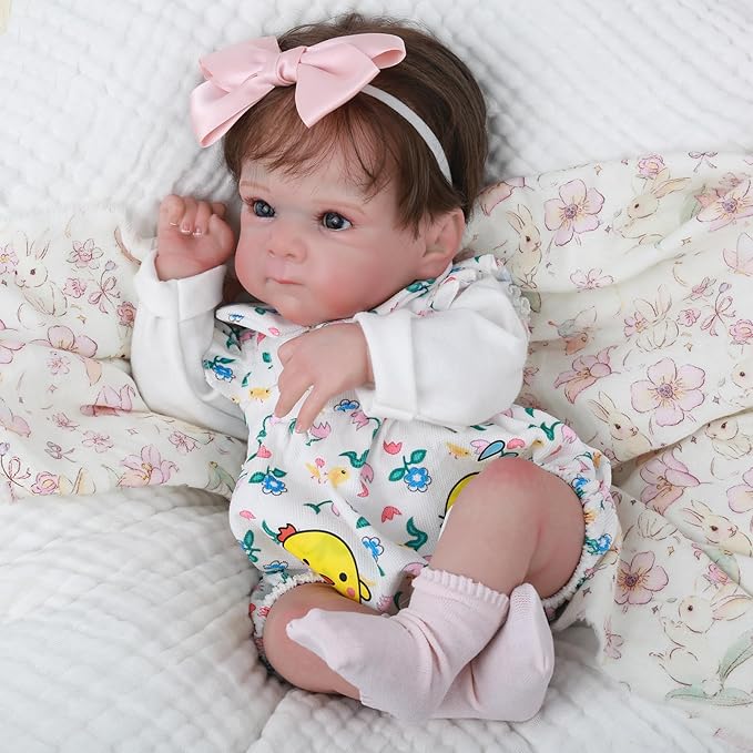 WOOROY Realistic Reborn Baby Dolls - 18 Inch Lifelike Newborn Baby Dolls Girl Real Life Soft Body Baby Doll Gift Toy with Feeding Accessories for Kids Age 3+