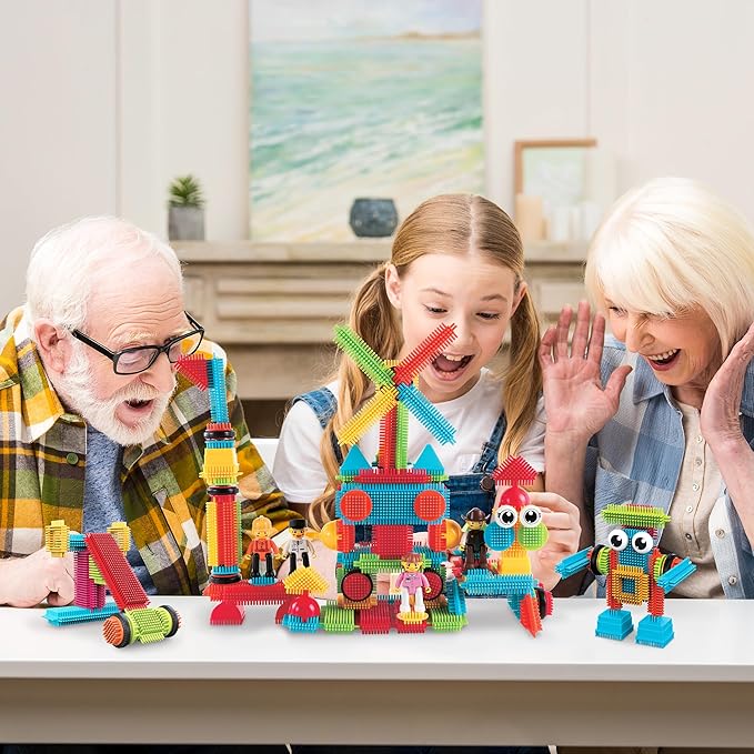 PicassoTiles 116pc Hedgehog Building Blocks Construction Toy Set with Interlocking Tiles Idea Book 4 Action Figure Characters and Decorative Eyes STEM Educational Playset for Kids Ages 3 Plus PTB116