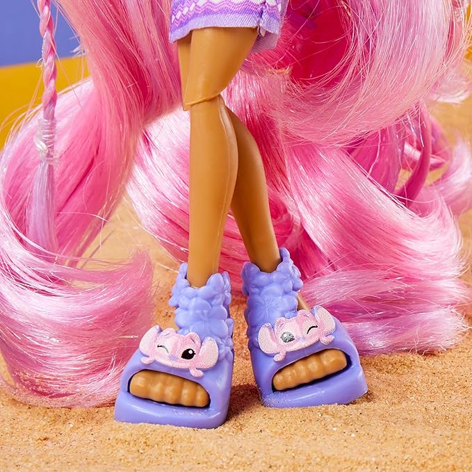 Disney Doorables ADOORBS Angel Superfan Doll, Movie Premiere, UNbox 10 Mini Accessories, 2 Exclusive Figures, Fun Play Area, Toy Gift for Collectors, Fans, Tweens, Girls & Kids 5+ by Just Play